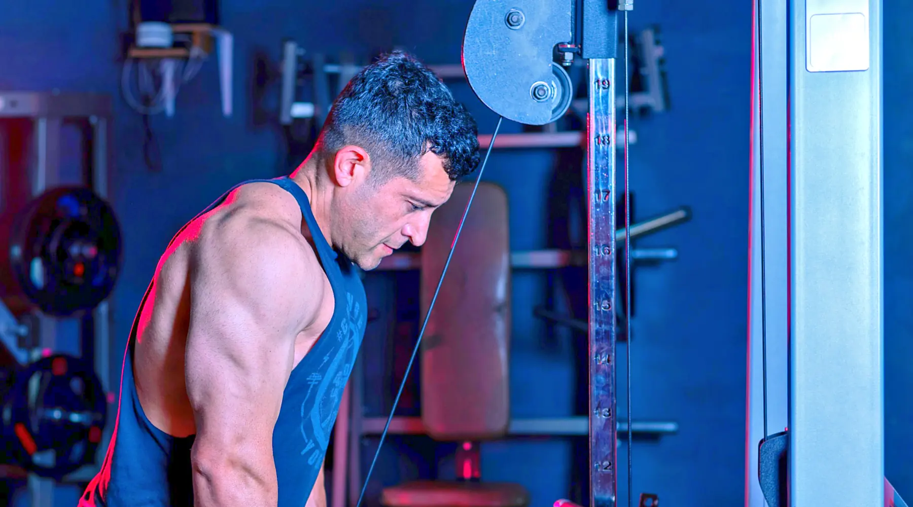 A man does a cable triceps pushdown